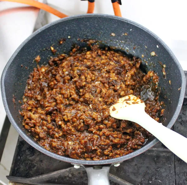 【食べるラー油味噌で肉味噌を作る】