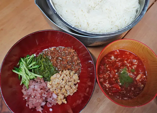 【醤油麹ネギと醤油麹ネギタレで2種のつけ麺】